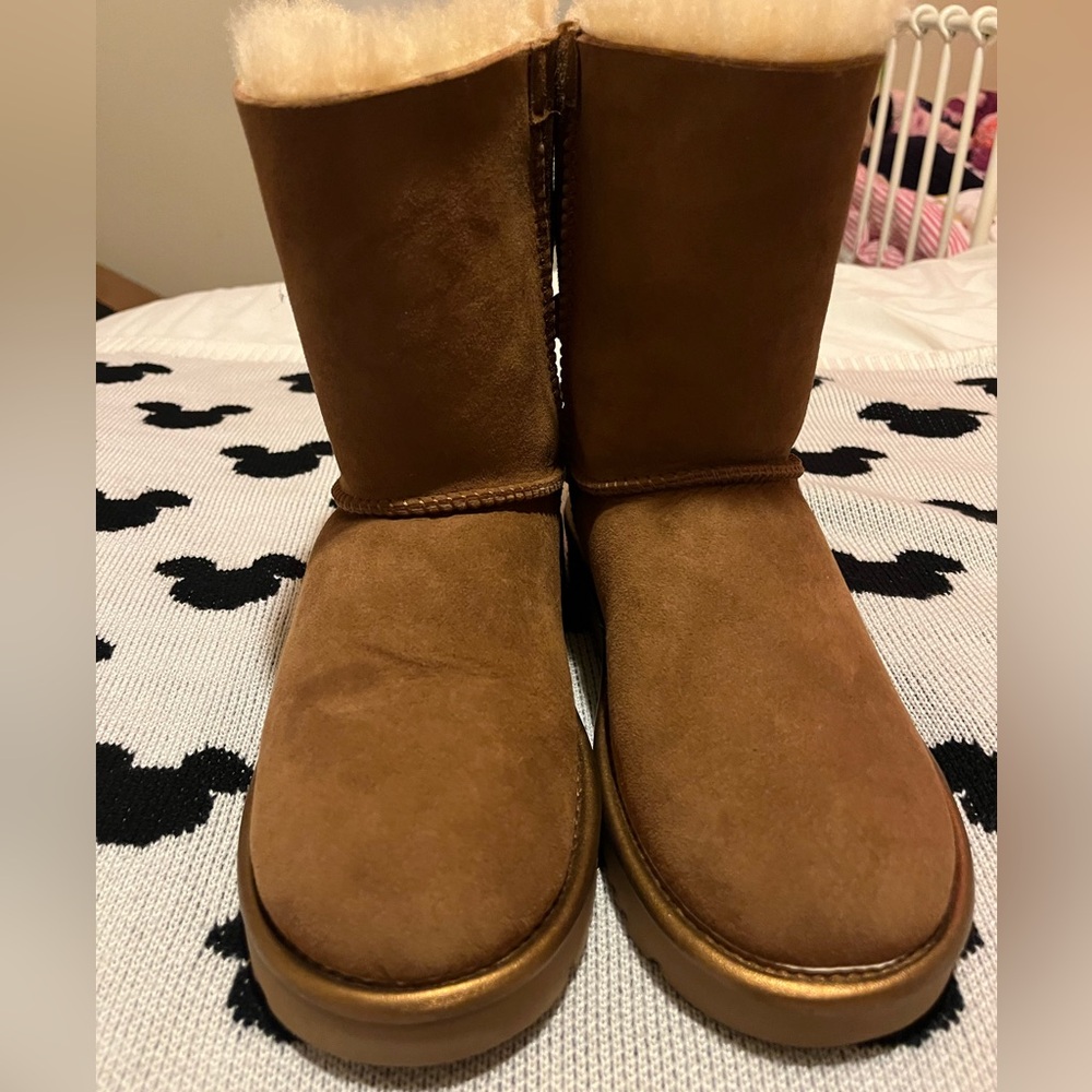 UGG boots women’s size 6 brand new